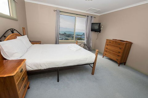 Hilltop Haven - Rent Accommodation 6