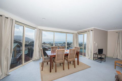 Hilltop Haven - Rent Accommodation 3
