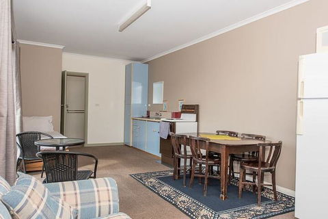 Hilltop Haven - Rent Accommodation 5