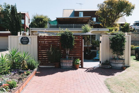 Sun Studio At Quinns Beach - Rent Accommodation 0