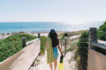 Sun Studio At Quinns Beach - Rent Accommodation 1