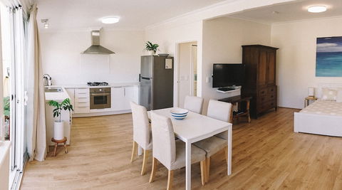 Sun Studio At Quinns Beach - Rent Accommodation 3