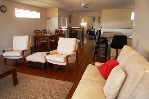 Clovelly Beach Townhouse - Rent Accommodation 2