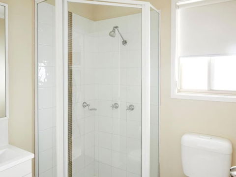 Horseshoe Bay Holiday Park - Rent Accommodation 3