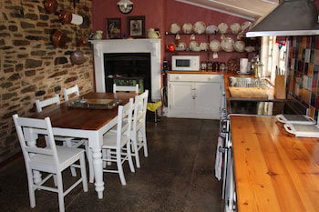 Hillside Cottage - Rent Accommodation 0