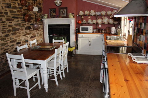 Hillside Cottage - Rent Accommodation 1