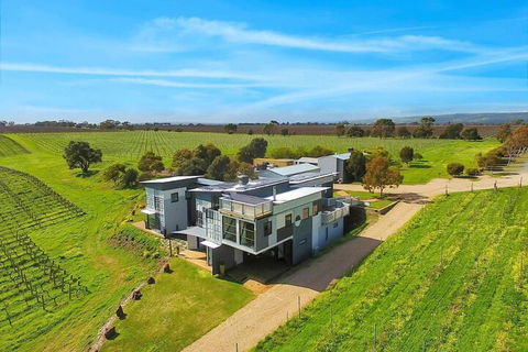 Hotel California Road Inkwell Wines - Rent Accommodation 1