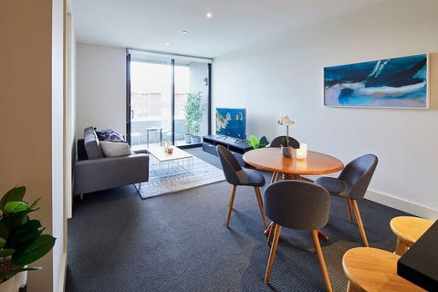 Apt Walking Distance To MCG & Epworth Hospital - Rent Accommodation 2