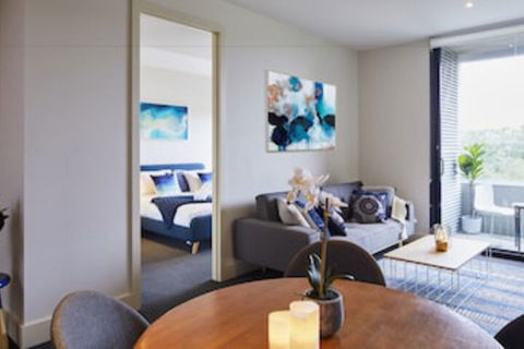 Apt Walking Distance To MCG & Epworth Hospital - Rent Accommodation 0