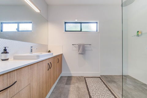 Hillside Haven Airlie Beach - Rent Accommodation 3