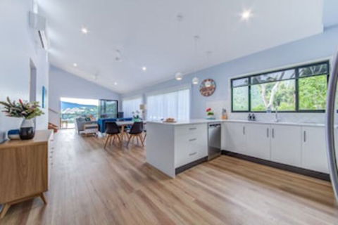 Hillside Haven Airlie Beach - Rent Accommodation 0