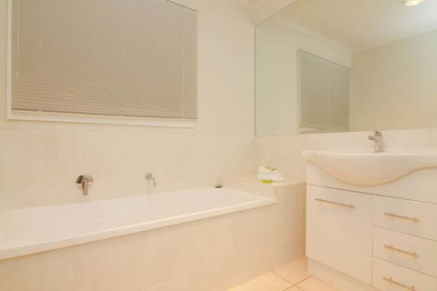 Alrima Lodge Bright - Rent Accommodation 3