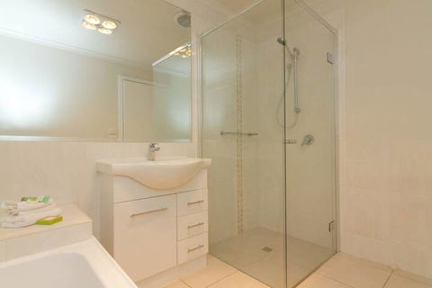 Alrima Lodge Bright - Rent Accommodation 6