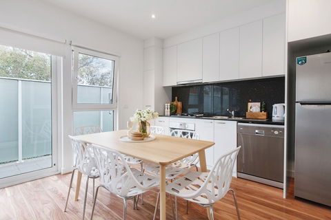 Heart Of Highett Apartment By Ready Set Host - Rent Accommodation 2
