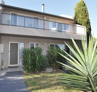 THE Esplanade 4 Free Wifi  Foxtel - Rent Accommodation