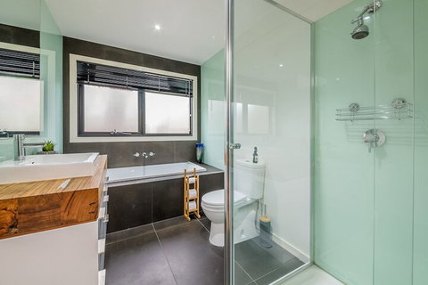 Luxury By THE SEA Close TO THE Beach - Rent Accommodation 6