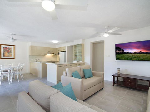Woobera Unit 14 On The Hill Overlooking Tweed Heads & Coolangatta - Rent Accommodation 2
