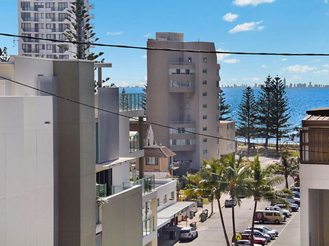 Woobera Unit 14 On The Hill Overlooking Tweed Heads & Coolangatta - Rent Accommodation 3