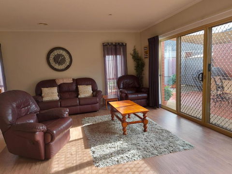 Annesley Central - Rent Accommodation 4