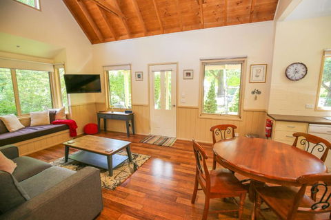 Alpine Arnica Cottage 1 - Rent Accommodation 3