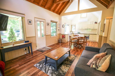 Alpine Arnica Cottage 1 - Rent Accommodation 1
