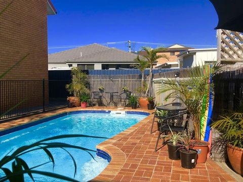 Bosuns Inn Motel - Rent Accommodation 2