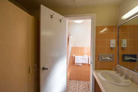 Midcity Motor Lodge - Rent Accommodation 6