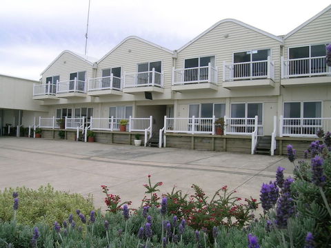 A Great Ocean View Motel - Rent Accommodation 2