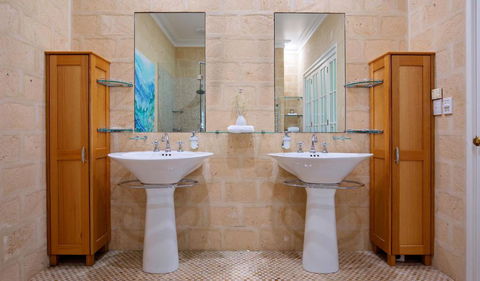 Cherubino Wines Guest Houses - Rent Accommodation 2