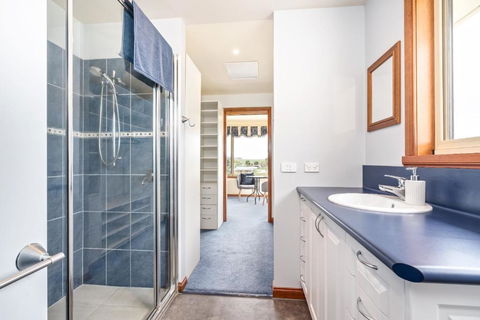 Country Meets Town - Rent Accommodation 5