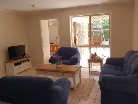 Robyns Nest Hosted Bed & Breakfast - Rent Accommodation 4