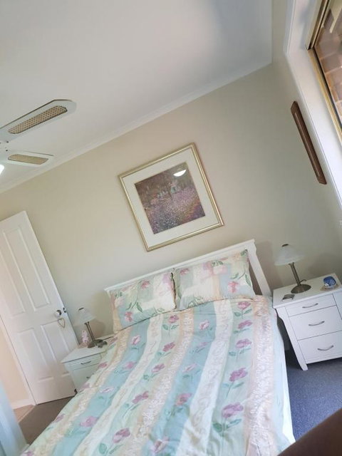 Robyns Nest Hosted Bed & Breakfast - Rent Accommodation 3