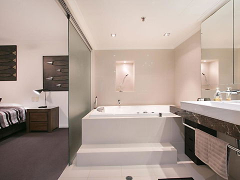 Seascape Apartments Unit 1201A Luxury Apartment With Views Of The Gold Coast & Hinterland - Rent Accommodation 6