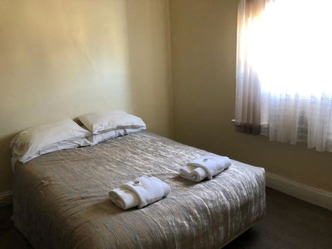 Commercial Hotel Morgan - Rent Accommodation 6