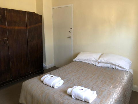 Commercial Hotel Morgan - Rent Accommodation 2