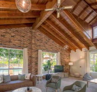 Luxurious Home on 5 Acres Close to CBD Sleeps 18 - Rent Accommodation