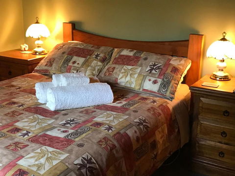 Acacia Hills Retreat - Rent Accommodation 5