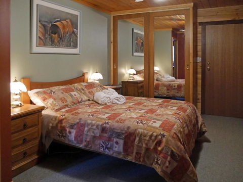 Acacia Hills Retreat - Rent Accommodation 3