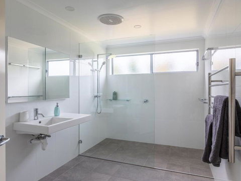 Aloha Direct Beach Access From Property - Rent Accommodation 1