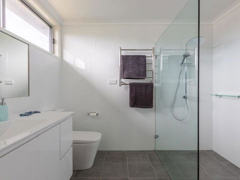 Aloha Direct Beach Access From Property - Rent Accommodation 4