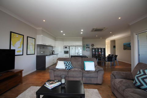 Waterfront On Osprey - Rent Accommodation 6