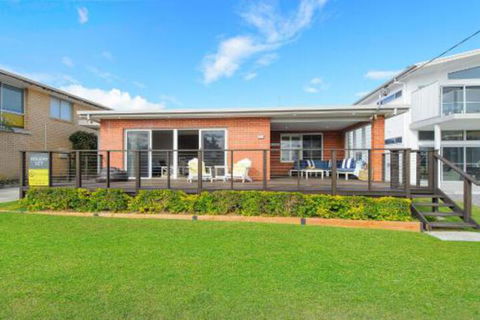Casa Sorella Beachfront Family Home With Pool - Rent Accommodation 3