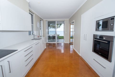 A Foreshore Salamander Bay - Rent Accommodation 5