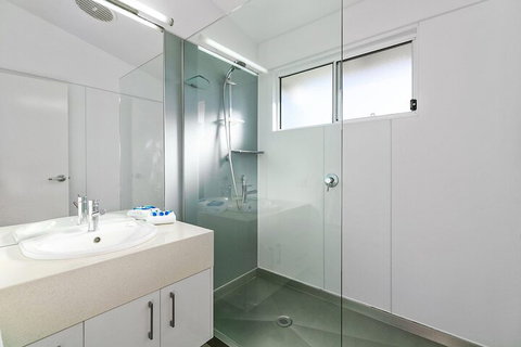 Stunning River House 51 Hilton Esplanade - Rent Accommodation 7