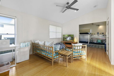 Stunning River House 51 Hilton Esplanade - Rent Accommodation 4