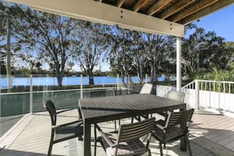 Stunning River House 51 Hilton Esplanade - Rent Accommodation 0