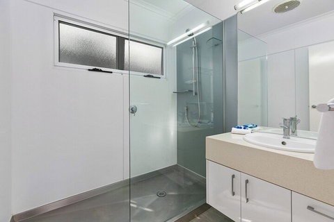 Stunning River House 51 Hilton Esplanade - Rent Accommodation 5