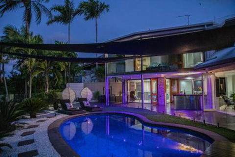 Absolute Lakefront Port Douglas - Rent Accommodation 2