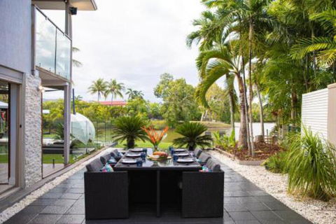 Absolute Lakefront Port Douglas - Rent Accommodation 0