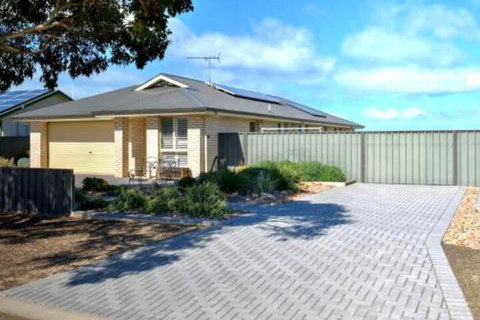 Dragons Rest - Rent Accommodation 0